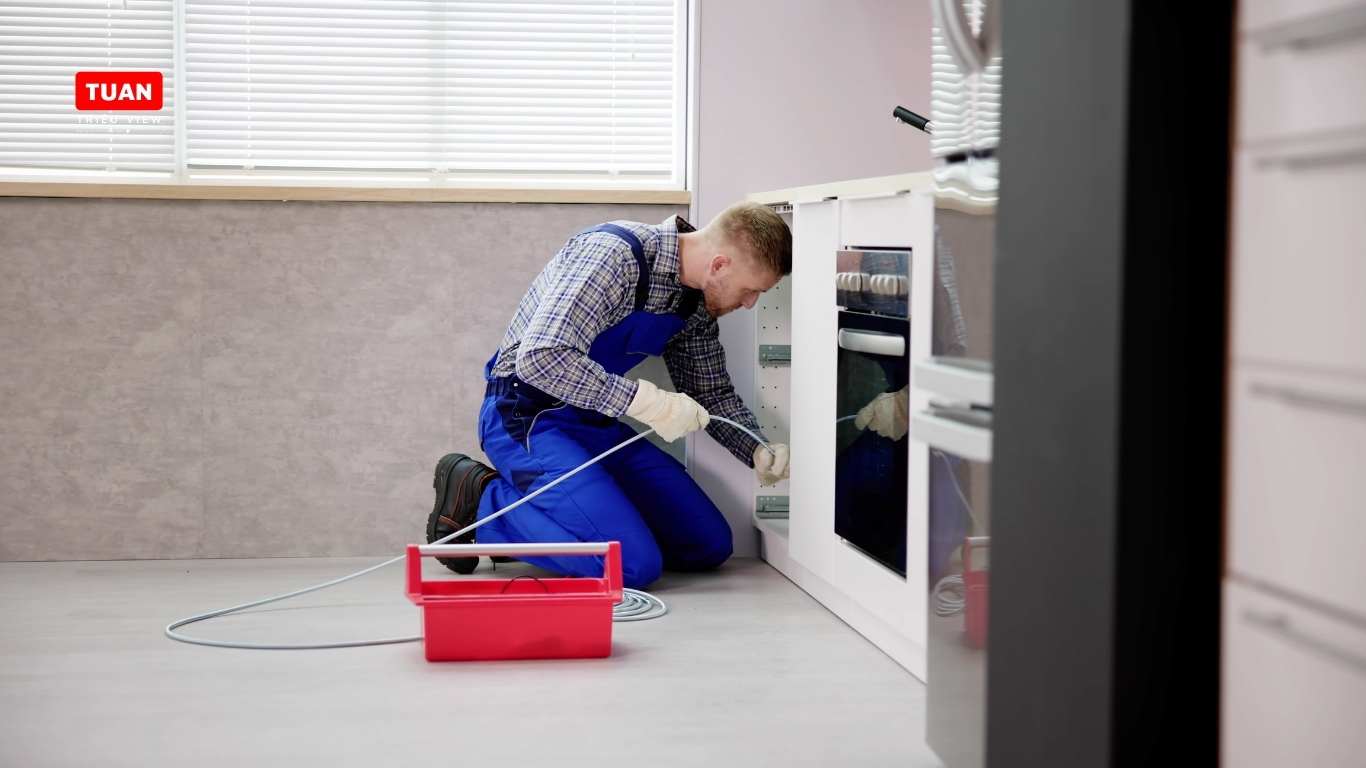 Nên tự thông cống hay sử dụng dịch vụ thông cống